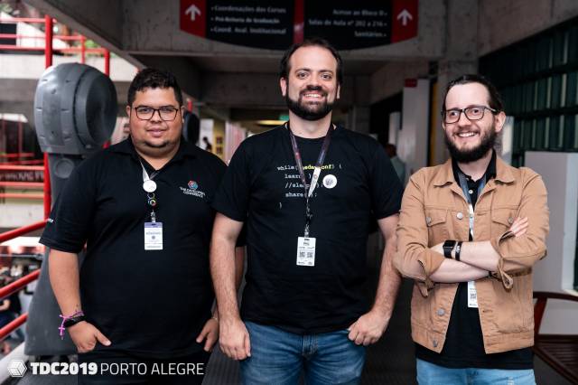 Danilo Santos, de Sistemas para Internet e os demais coordenadores de trilha